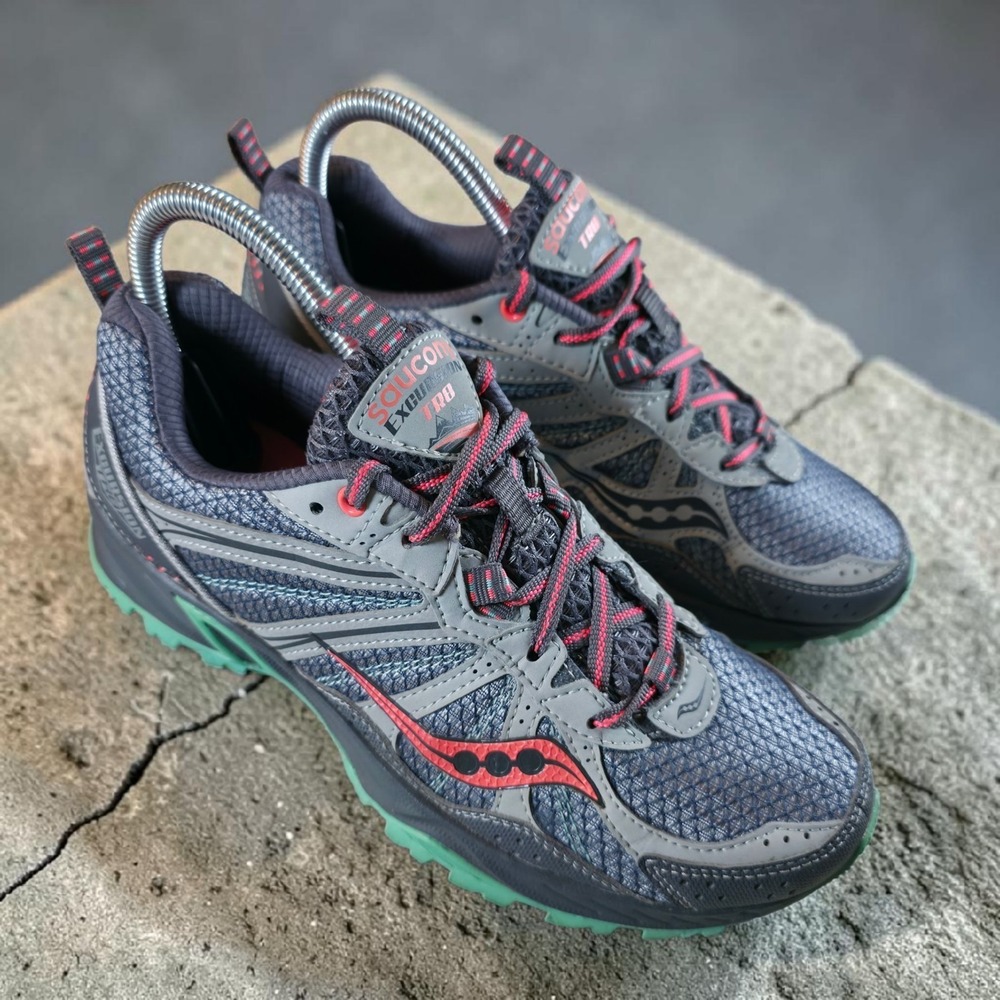 Saucony Excursion TR8 Women's 8 Athletic Sneakers Gray Red Green S15203-2